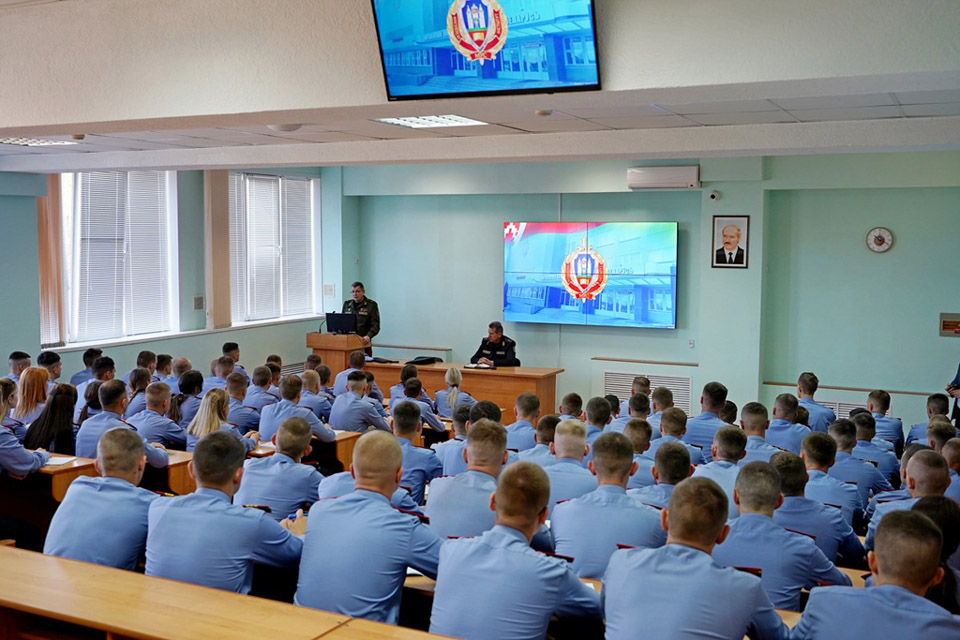 Продолжение открытого урока: Куприк встретился со старшекурсниками Могилевского института МВД