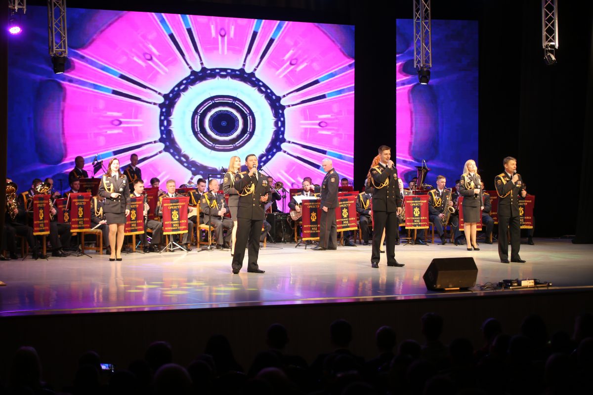Концерт образцово-показательного оркестра и ансамбля песни и танца внутренних войск МВД прошел в Бобруйске. Фото