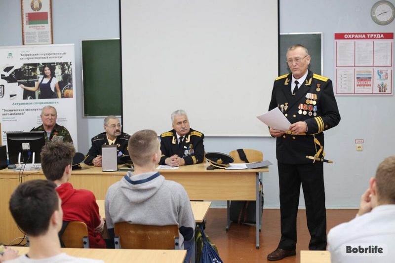 Военные моряки встретились с учащимися автотранспортного колледжа