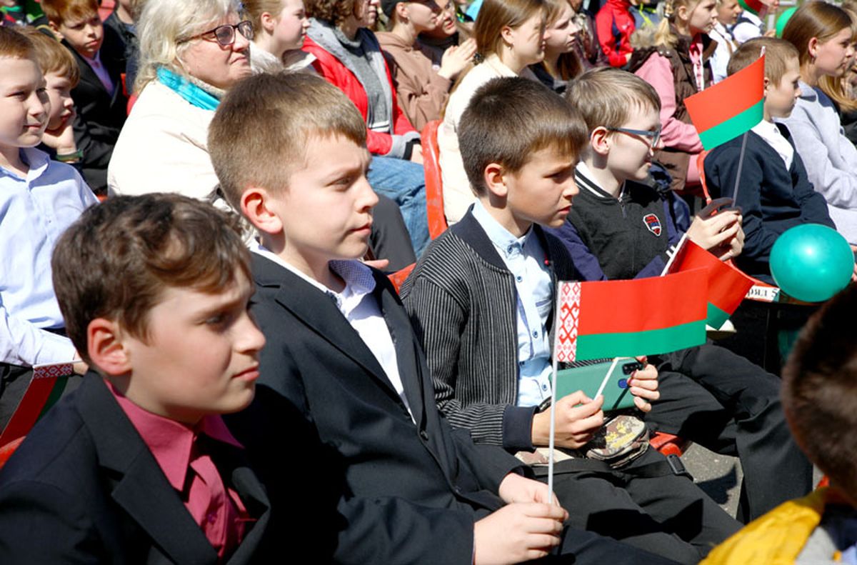 Флешмобы, велопробеги, концерты: на Могилевщине празднуют День Государственного герба и Государственного флага