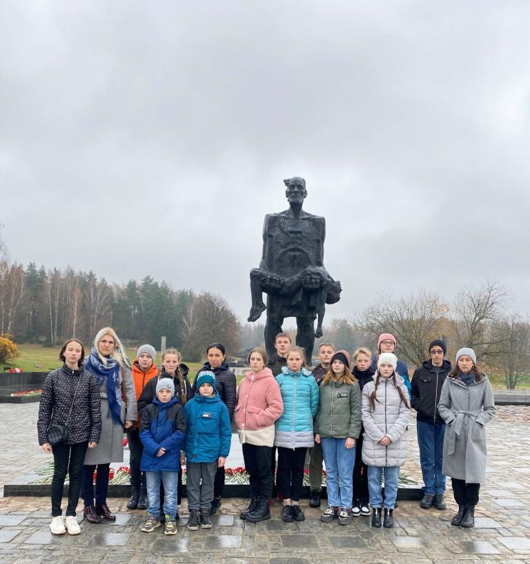 Чаусские школьники почтили память жертв ВОВ в Хатыни