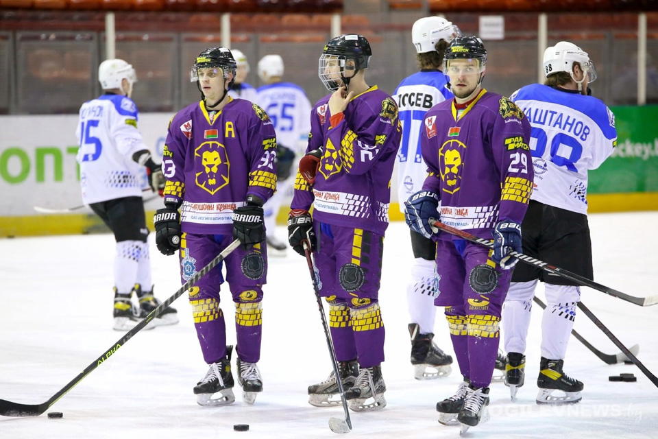 Наши хоккеисты терпят пятое подряд поражение, но все еще сохраняют возможность попасть в плей-офф