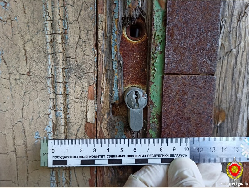 Судэксперты помогли установить личность подозреваемого в краже по следам рук