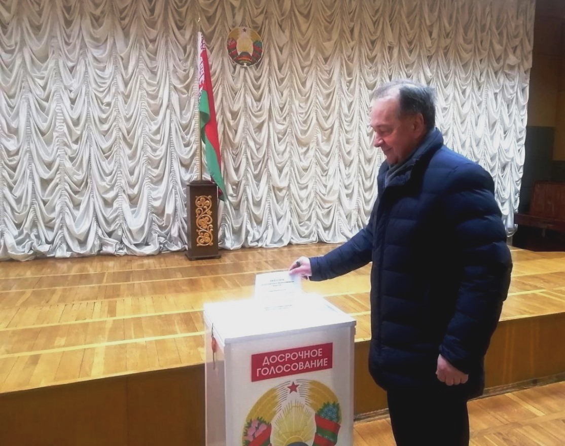 Председатель Могилевской областной организации Белорусского профсоюза работников здравоохранения принял участие в досрочном голосовании