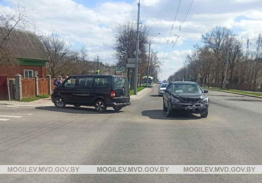 Volkswagen в Могилеве не уступил дорогу и совершил ДТП