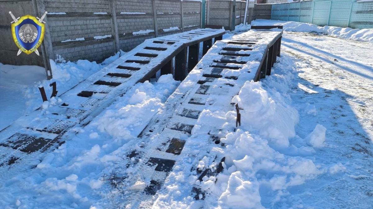Школьник в Бобруйске получил травму ноги, спрыгнув в снег с эстакады