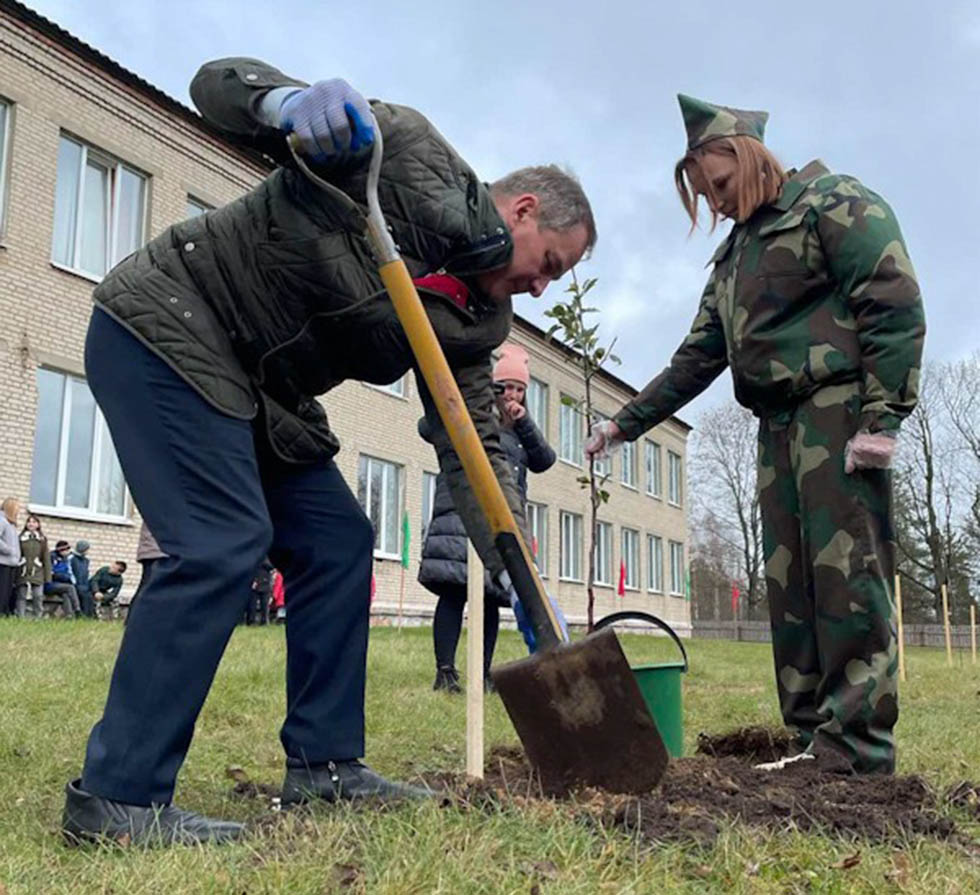 Фруктовый сад заложили в Вендорожской школе