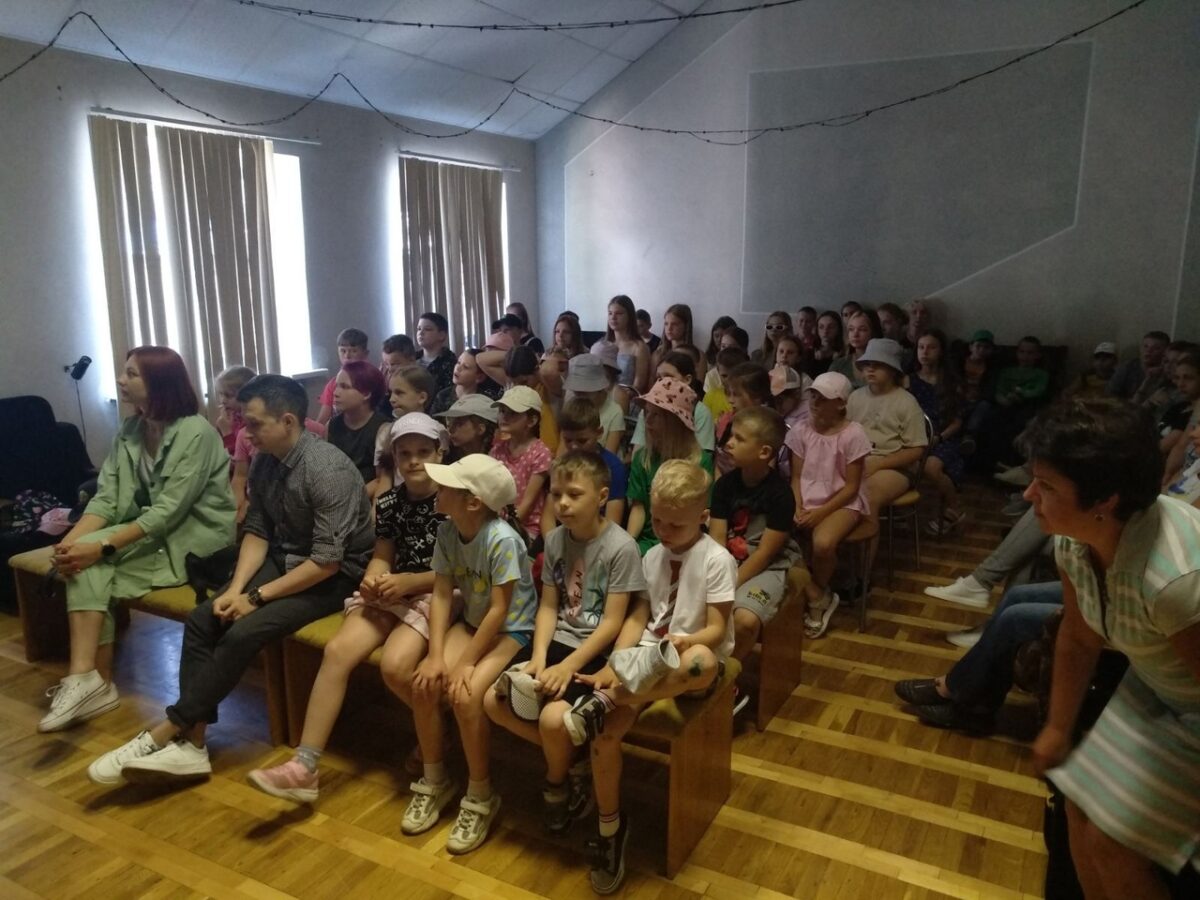 Антинаркотический инфобус работает в загородных оздоровительных лагерях Бобруйска
