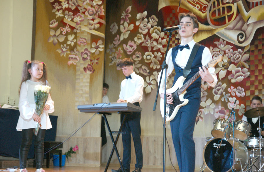 В Могилевской государственной гимназии-колледже искусств им.Е.Глебова прошел выпускной творческий вечер студента Егора Дудко. Фото