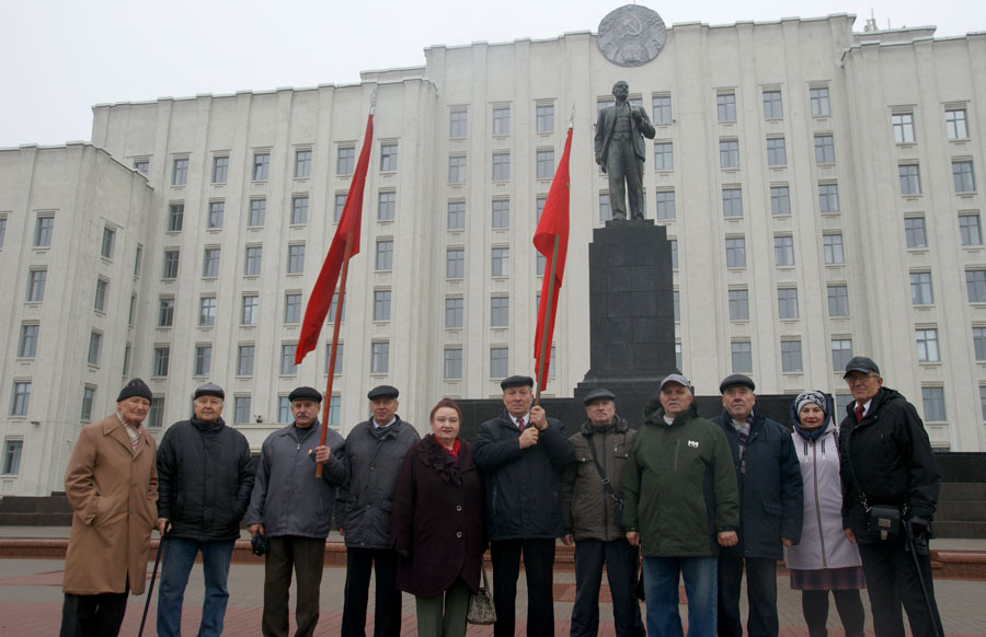 Митинг, посвященный Дню Октябрьской революции, прошел в Могилеве. Фото