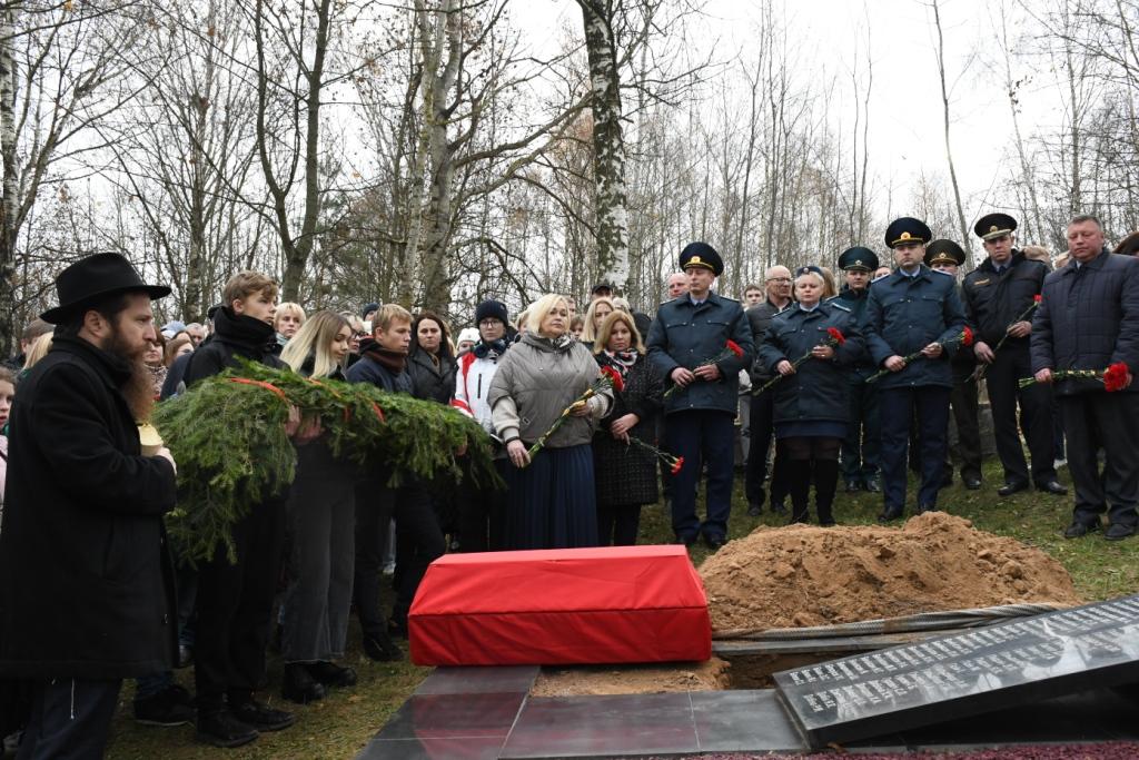 Церемония захоронения останков мирных граждан, расстрелянных во время ВОВ вблизи деревни Путники, прошла в Шклове