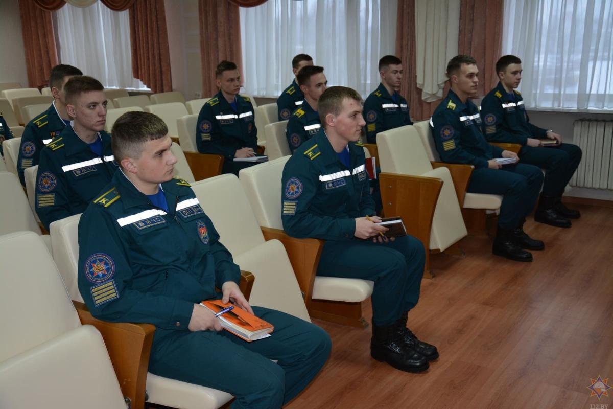 13 курсантов университета гражданской защиты МЧС проходят практику в Могилевской области