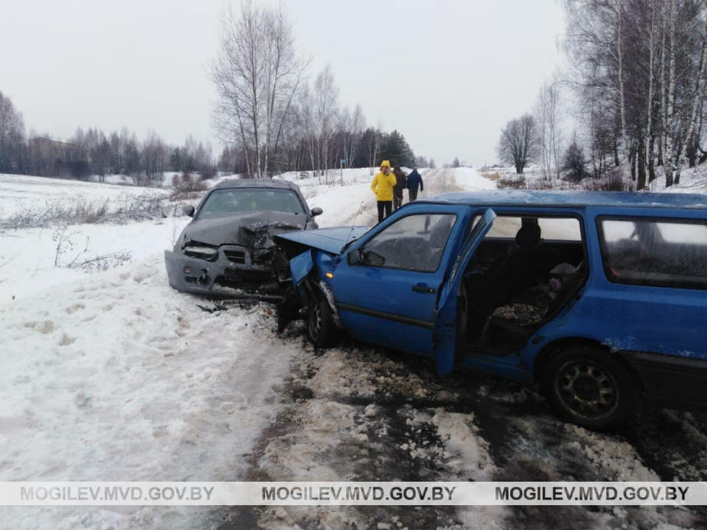 В лобовом столкновении в Дрибинском районе пострадали три человека