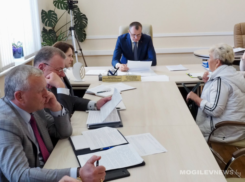 Анатолий Исаченко провел прием граждан по личным вопросам