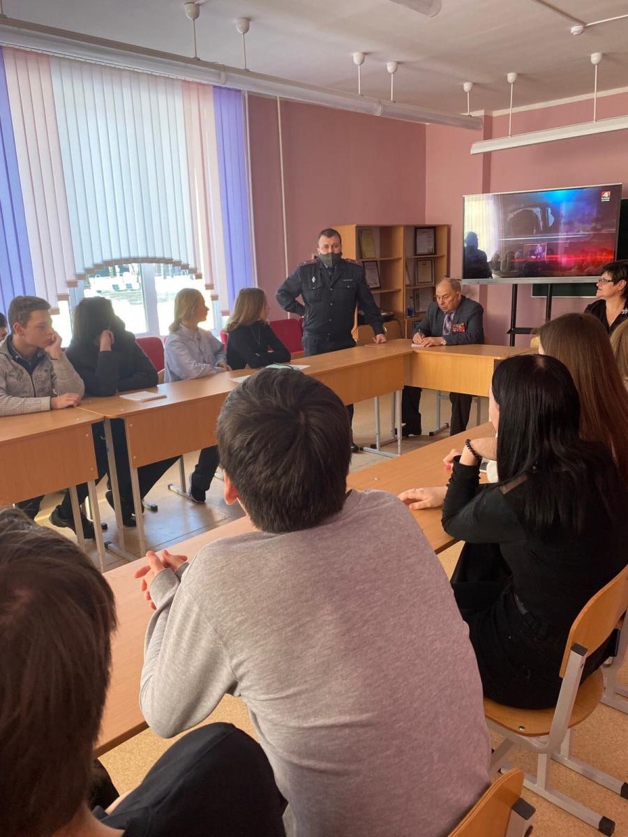 Круглый стол для учащихся старших классов провели в Буйничской средней школе