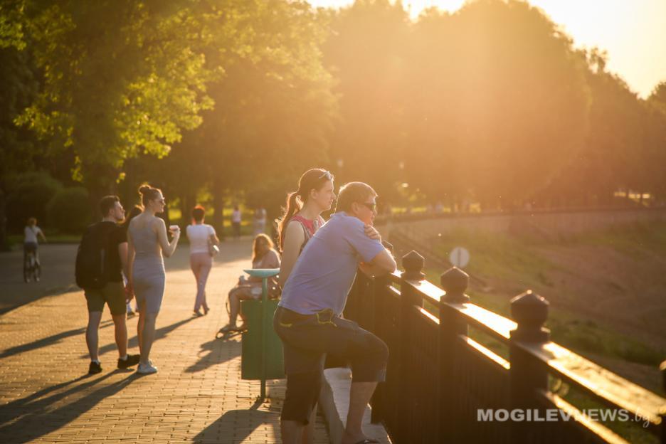 Погода на выходные: в субботу без осадков, в воскресенье местами жарко и дожди