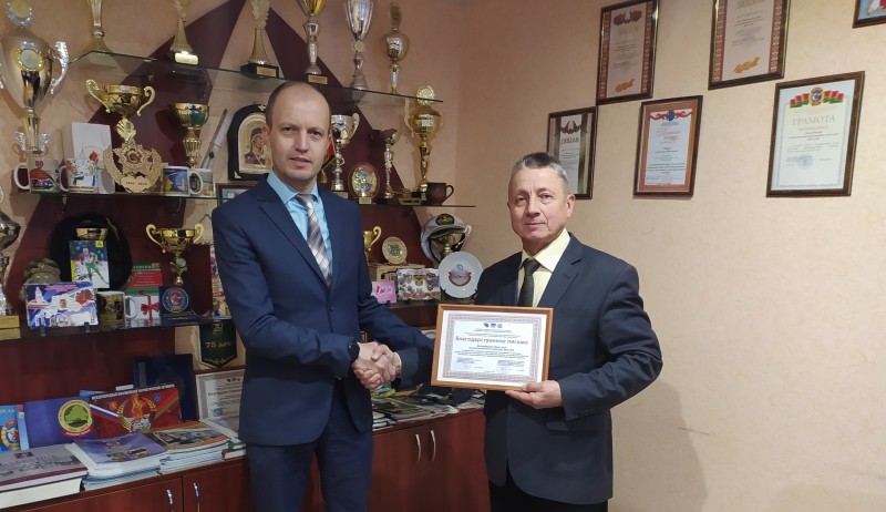 Руководителю областной оргструктуры ДОСААФ вручено Благодарственное письмо облуправления ЖКХ и отраслевого профсоюза