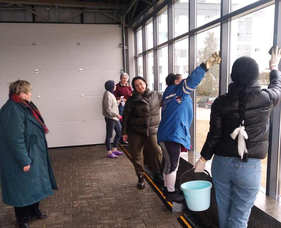 Работники Могилевской областной клинической больницы  активно занимаются благоустройством территории