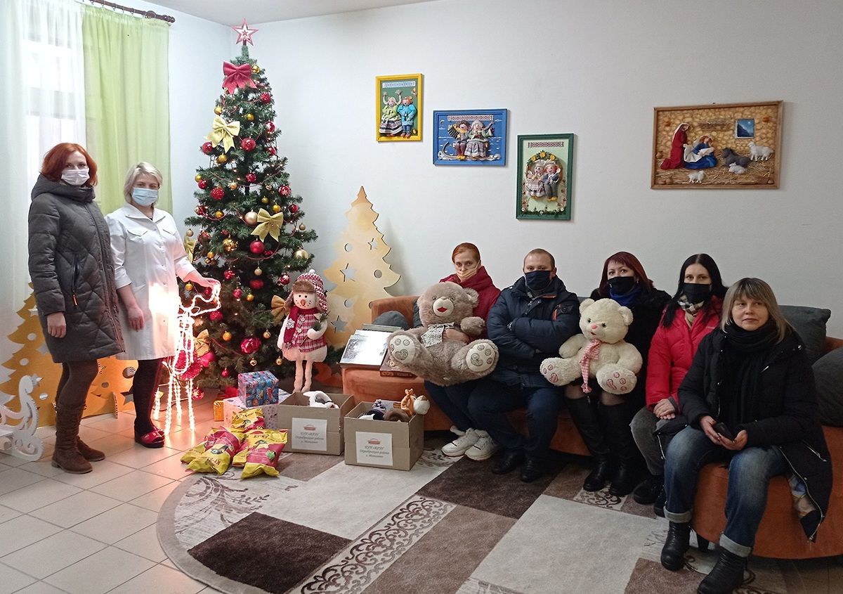 Подарки Дому ребенка передал актив ЖРЭУ Октябрьского района Могилева