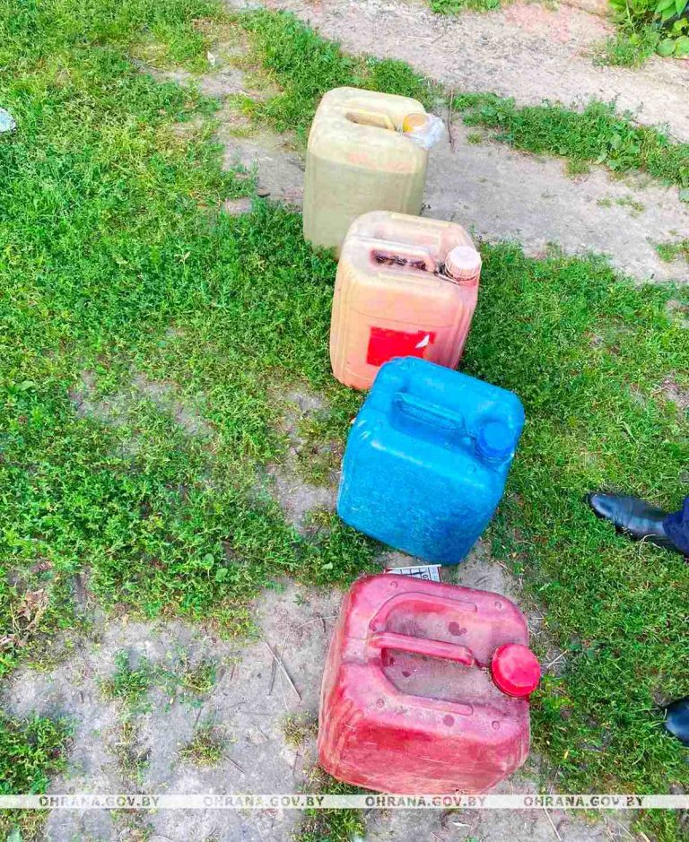 В Климовичах пресекли факт незаконного хранения 80 литров окрашенного дизтоплива