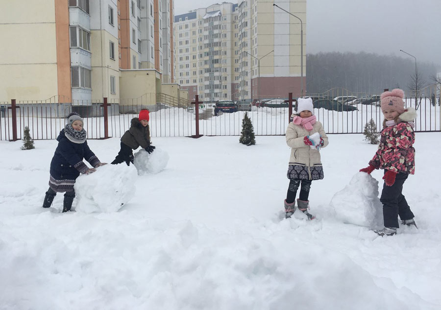 Конкурс снеговиков прошел между отрядами в школьном оздоровительном  лагере «Спутник»