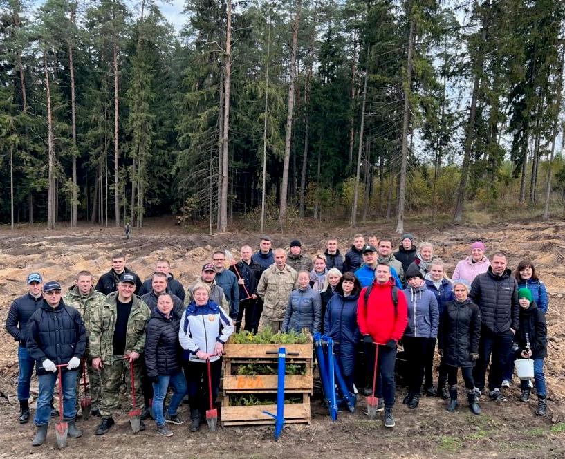 Работники КГК Могилевской области и УДФР приняли участие в акции «Аднавiм лясы разам!»