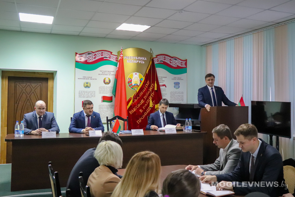 Министр антимонопольного регулирования  и торговли Алексей Богданов встретился  с коллективом Могилевского мясокомбината