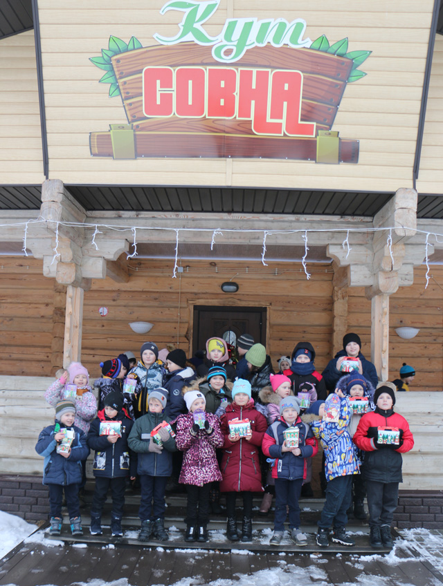 Почетный гражданин Климовщины подарил детям праздник