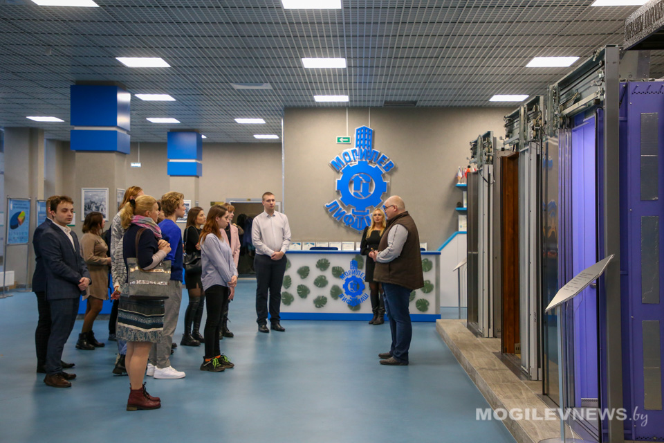 Экскурсия для лиги молодых аналитиков прошла в ОАО «Могилевлифтмаш». Фото