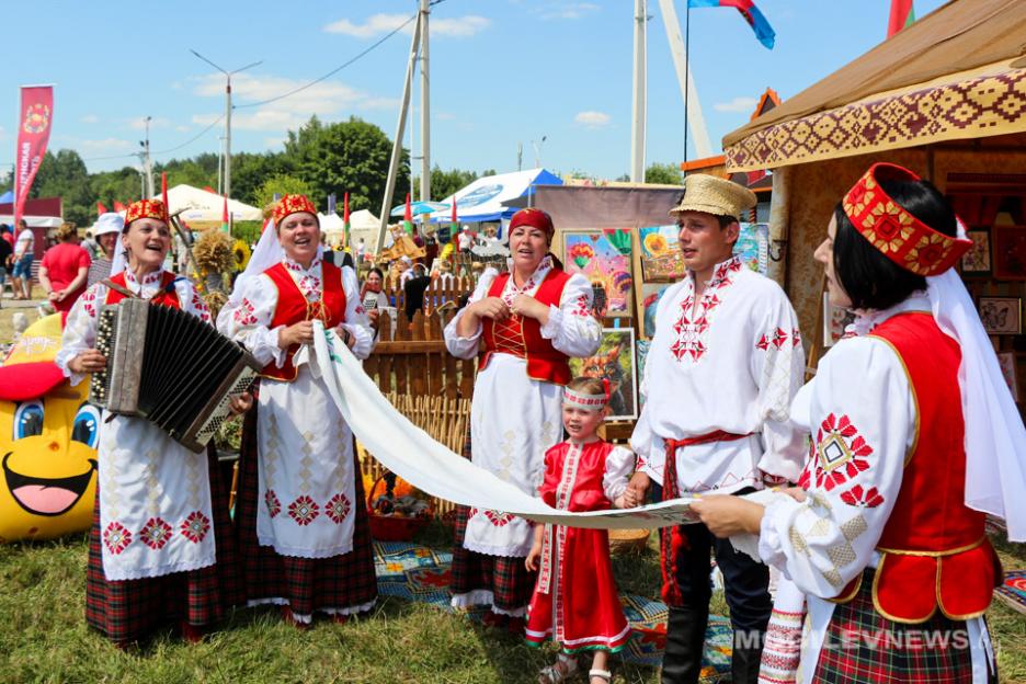Конная выездка и мастер-класс по косьбе: как пройдет финал "Властелина села"