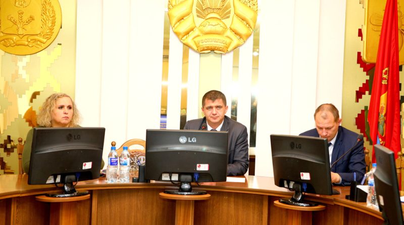 Председатель Климовичского райисполкома Дмитрий Хайновский встретился с молодыми специалистами