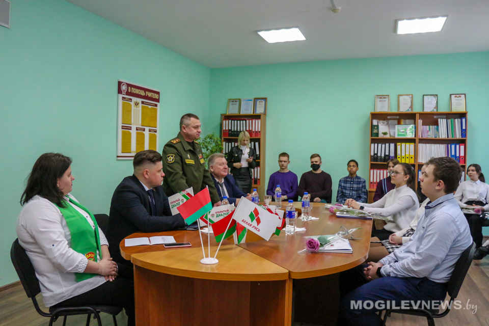 Открытый диалог приуроченный ко Дню Конституции прошел в СШ №35 г.Могилева. Фото