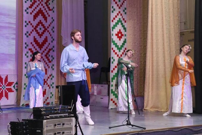 Cпектакль «Песня роднай зямлі» по пьесам А. Казеко показали мстиславчанам