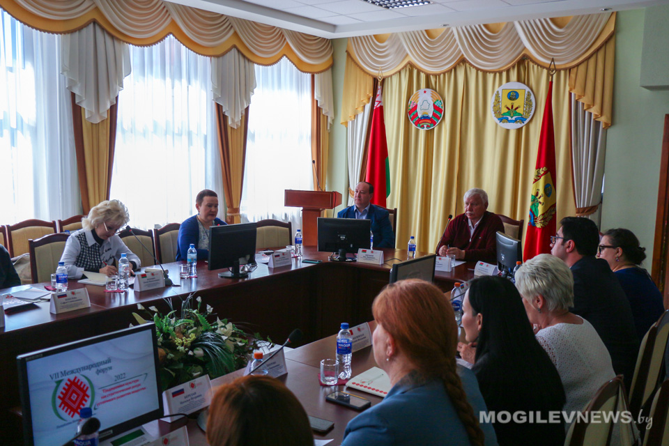 Пресс-конференция в рамках VII Международного форума «Традиционная культура как стратегический ресурс устойчивого развития» прошла в Могилеве. Фото
