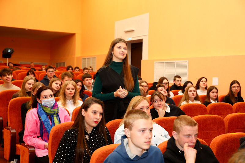 В Климовичах состоялась  встреча представителей областных структур с учащейся молодежью