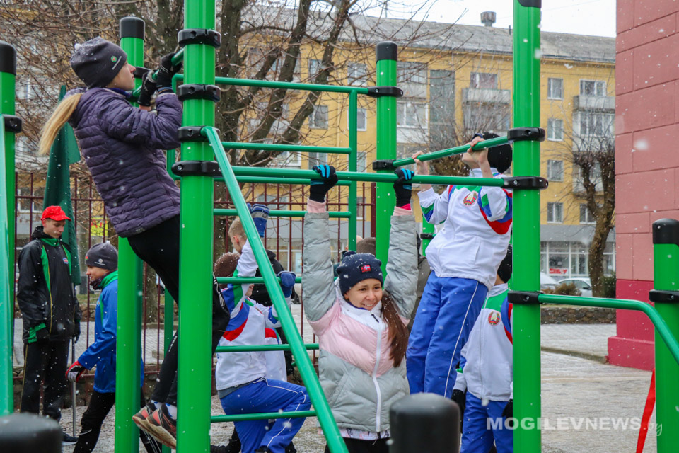 В Могилеве торжественно открыли спортивно-игровой кластер «STREET WORKOUT». Фото. Видео