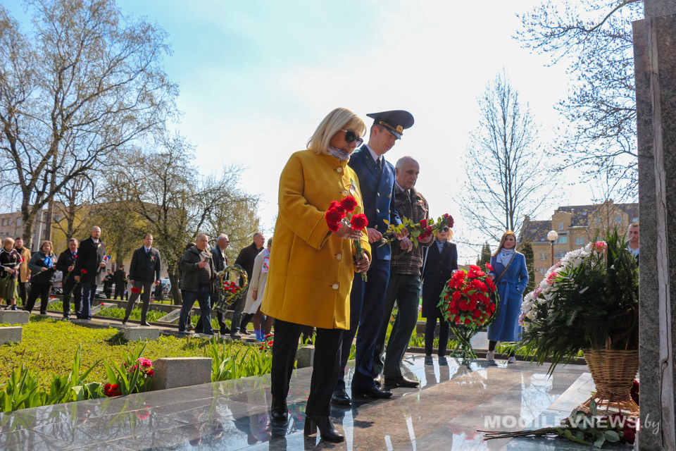 Митинг, посвященный 77-летию Победы, прошел в Могилеве. Фото
