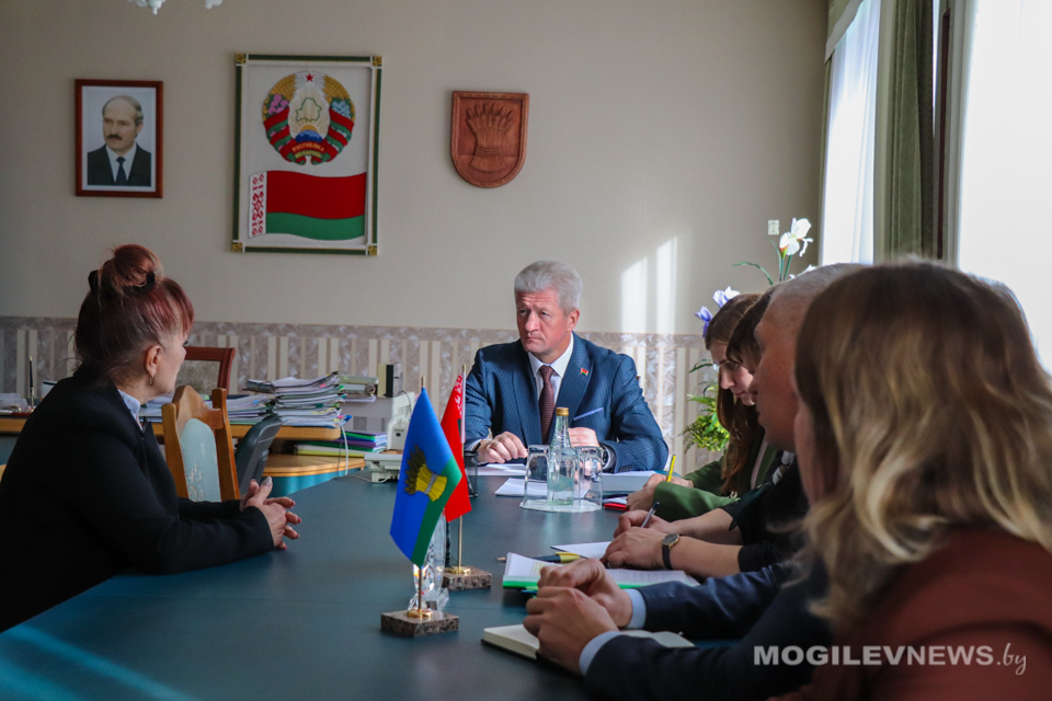 Министр культуры Беларуси Анатолий Маркевич провел прямую телефонную линию и выездной прием граждан в Кировске