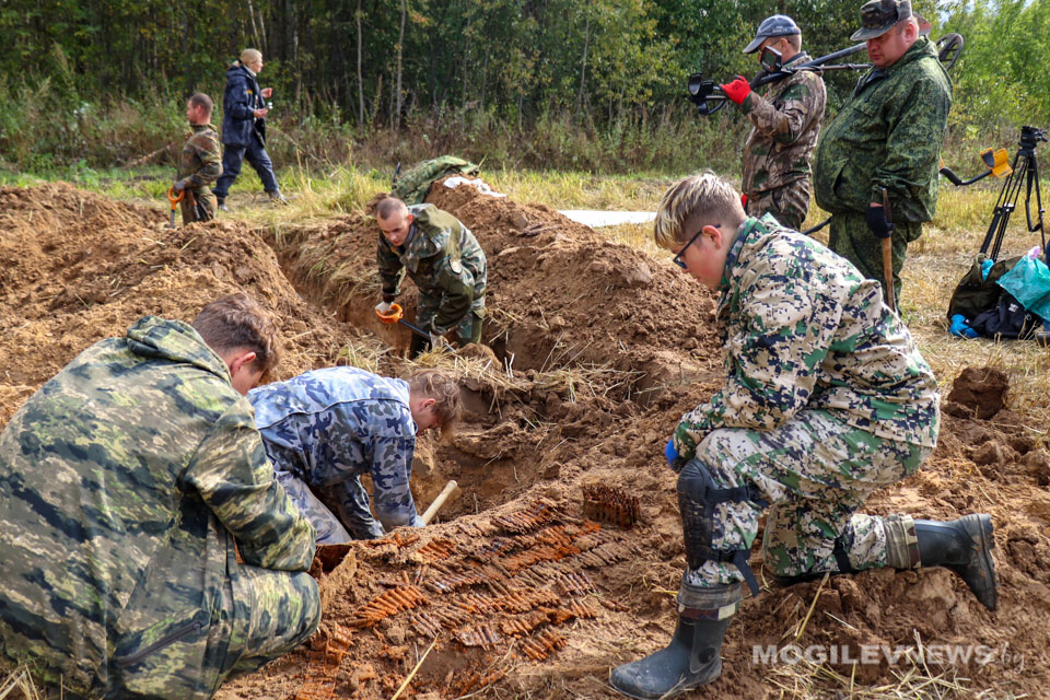 В Славгородском районе проходит поисковая экспедиция клуба «Виккру». Фото
