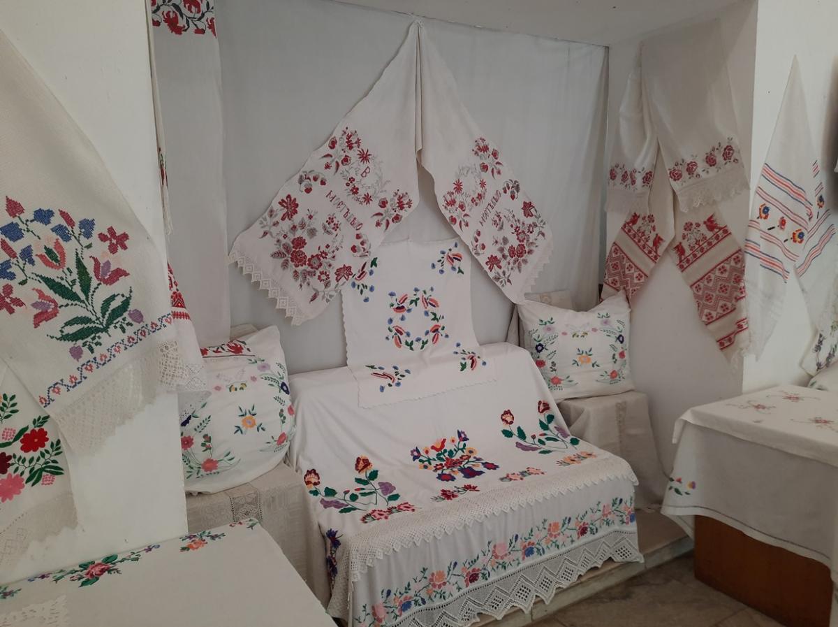 Выставка «Мамина вышивка» проходит в Бобруйске