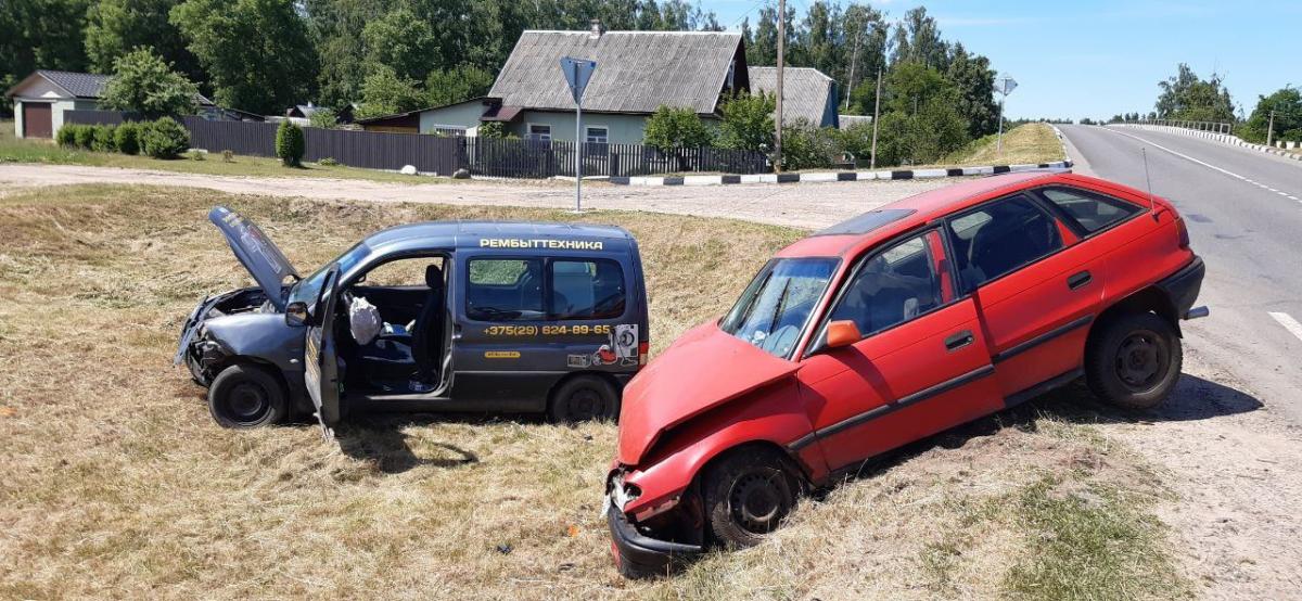 Opel не пропустил Citroen в Осиповичском районе