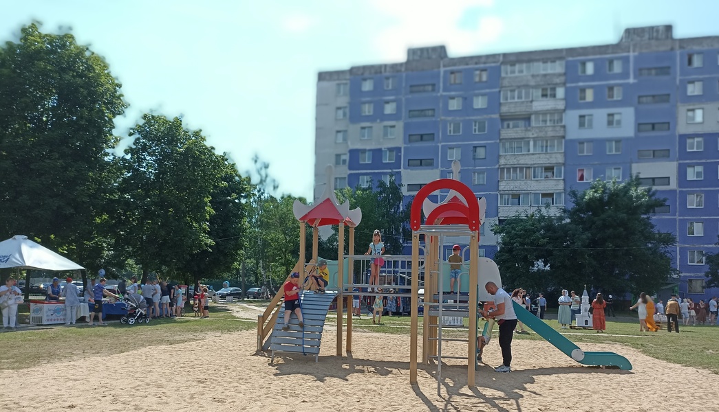 Новая детская площадка появилась в Могилеве по пр.Шмидта. Фото