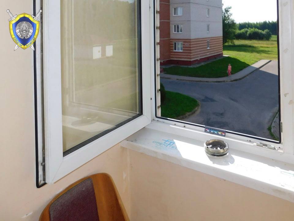 Двухлетний ребёнок выпал из окна в Горках