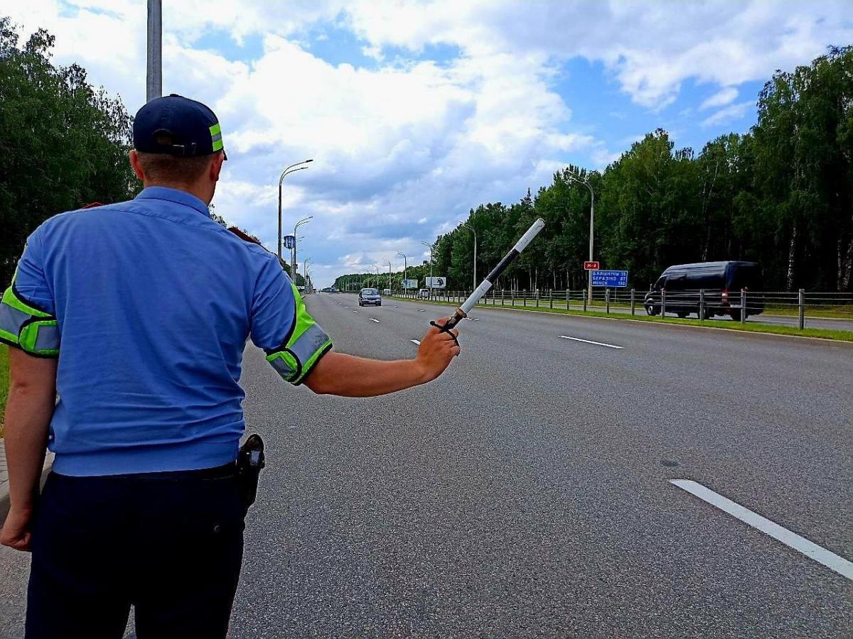 Рейдовые мероприятия ГАИ проходят на трассе М-4 "Минск - Могилев"