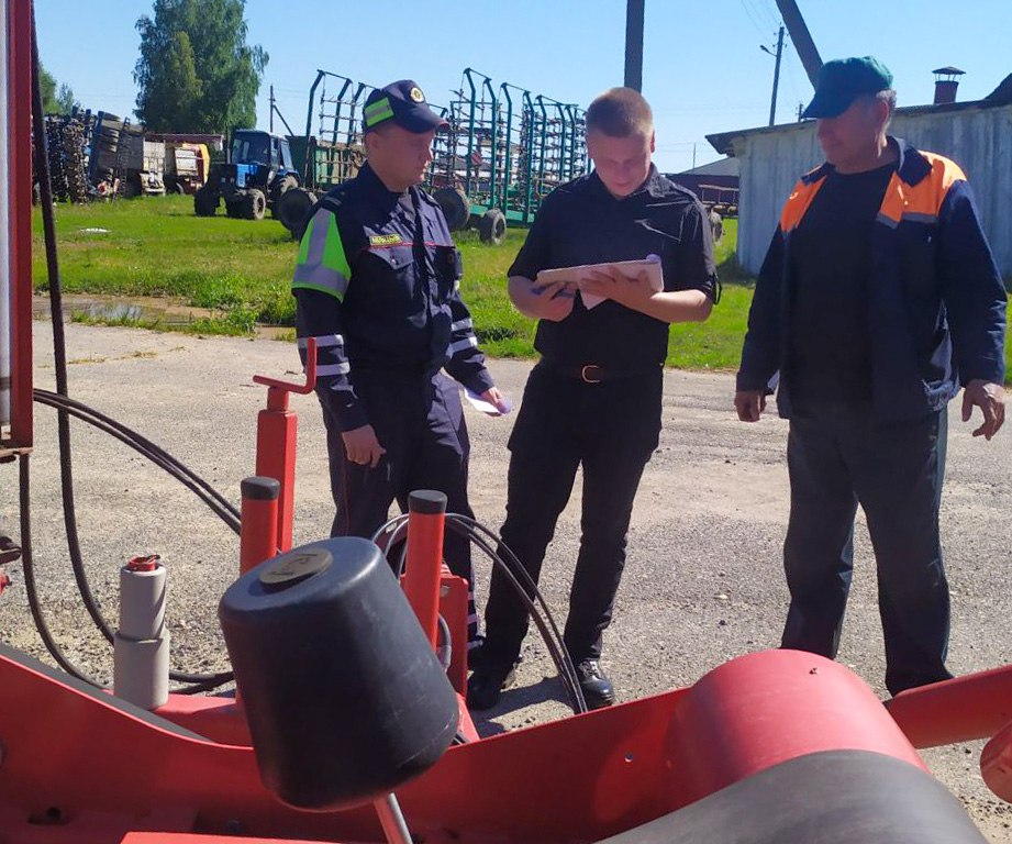 Четыре факта отсутствия сторожевой охраны на рабочих местах выявили в Чаусском районе в ходе контроля уборочной кампании