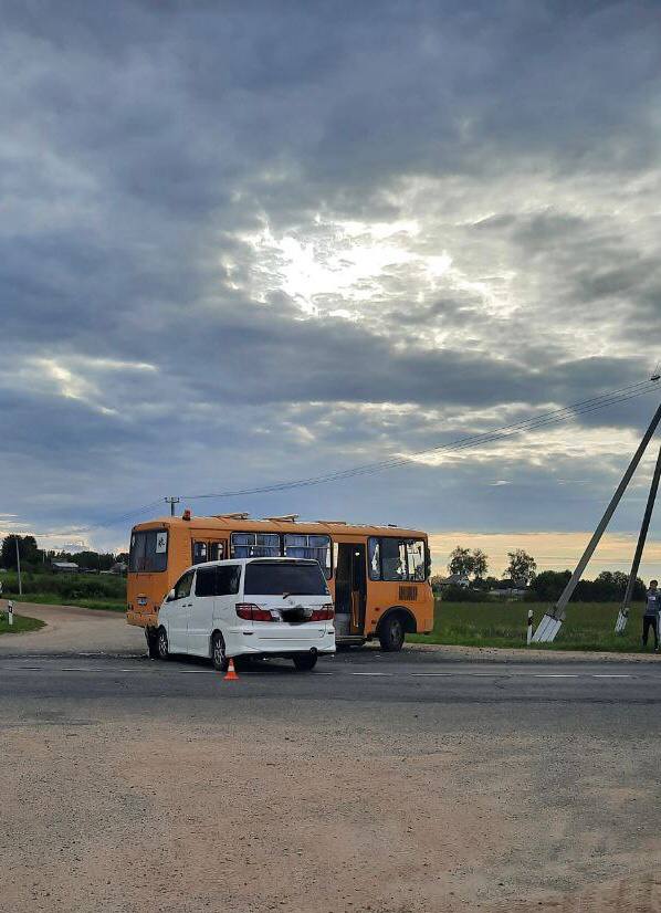 Аодитель автобуса «Паз» в Могилевском районе  столкнулся с автомобилем
