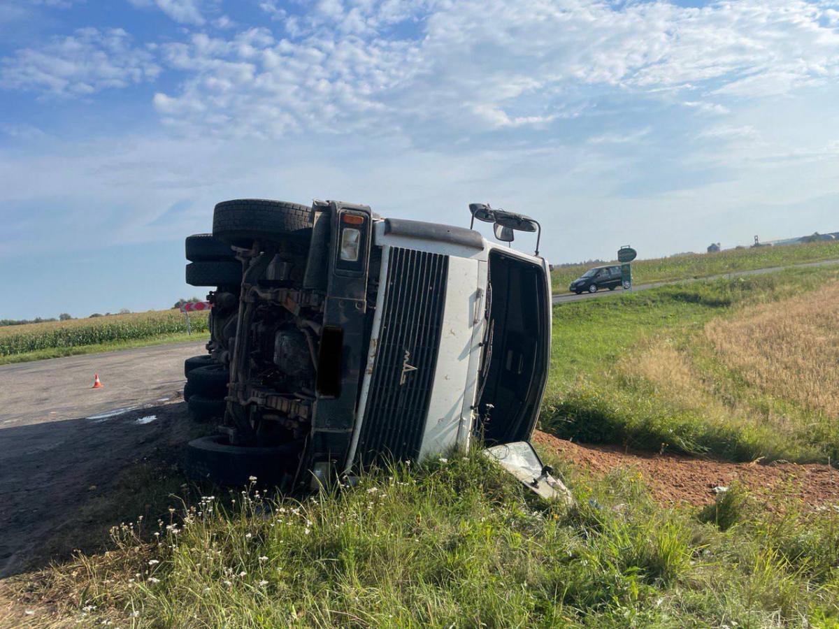 В Кричевском районе опрокинулся «МАЗ» - разорвалось колесо