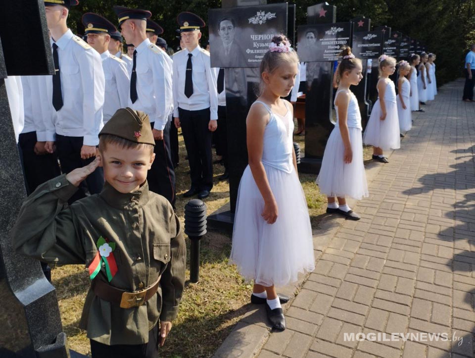 Могилёвский школьник получил в подарок часы от министра внутренних дел РБ