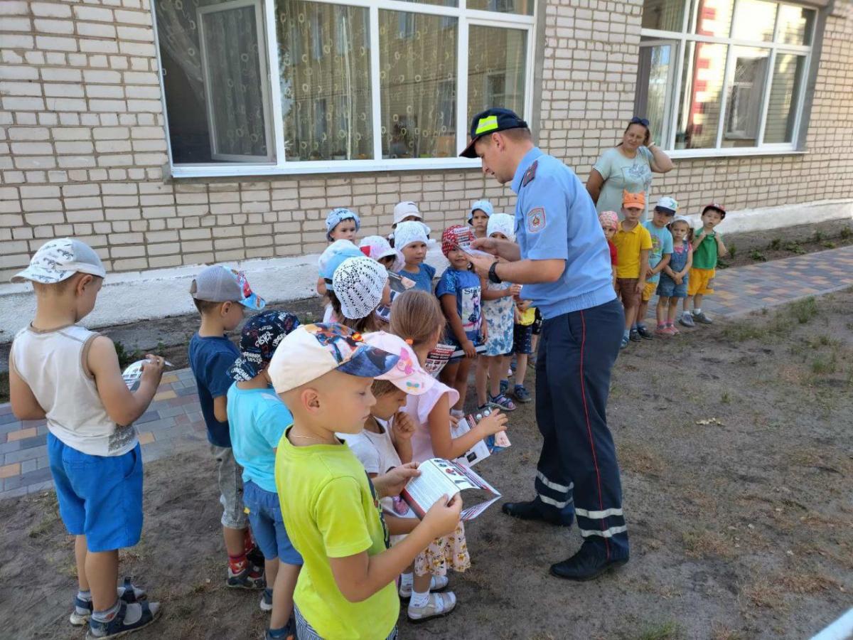 В Осиповичах сотрудники ГАИ провели акцию для детей