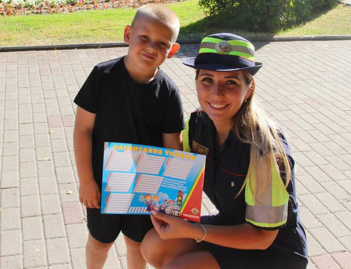 В Могилеве прошла профилактическая акция для первоклассников и их родителей "Безопасная дорога в школу"